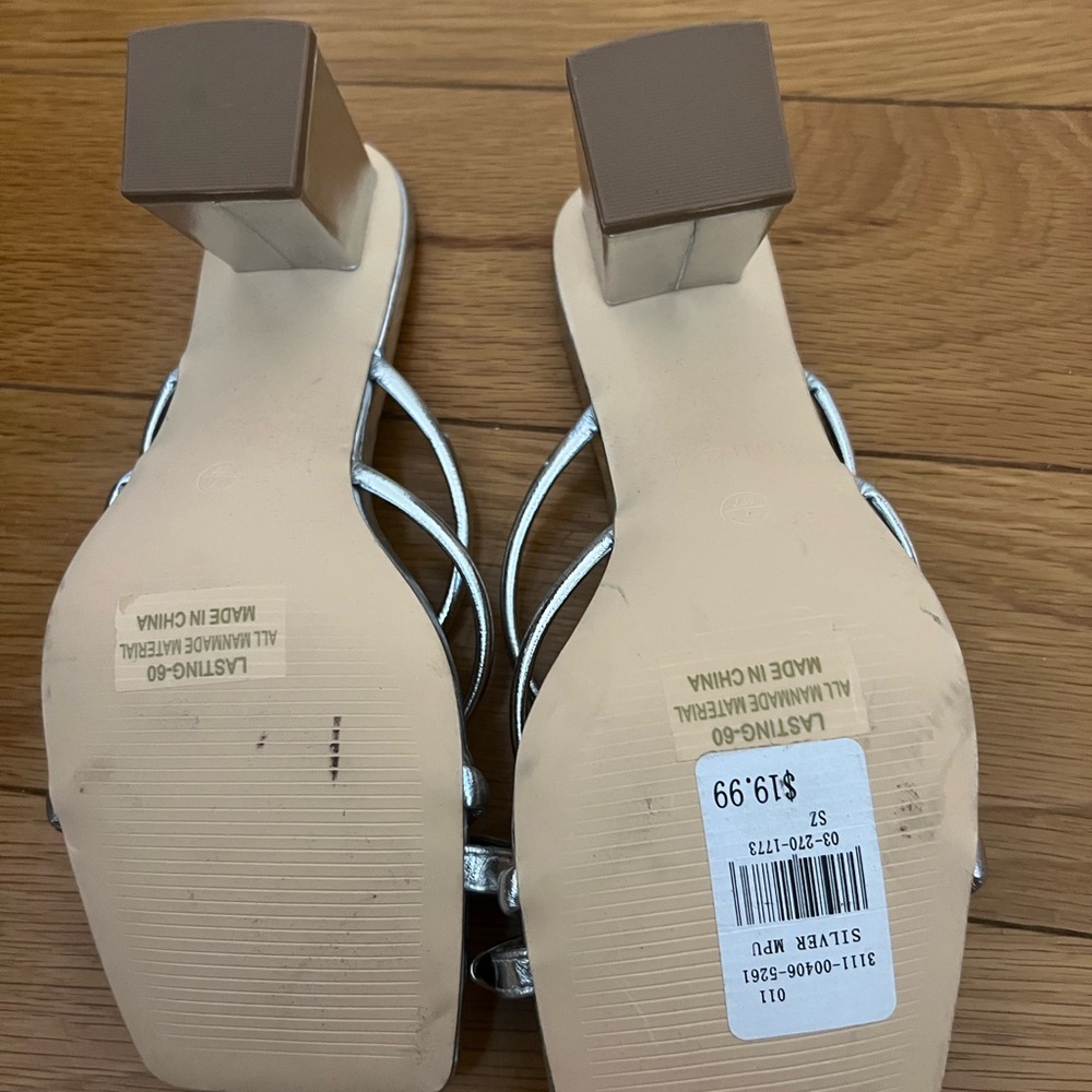 Rouge Strap Solver Sandals – NWT | Never Worn - Picture 4 of 4